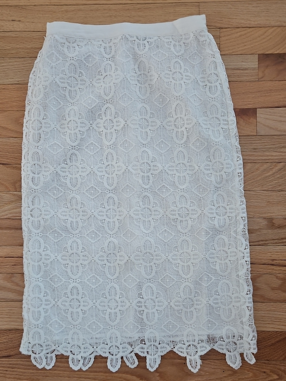 Tommy Hilfiger White Lace Pencil Skirt - Elegant Floral Overlay. Sz 2 New
